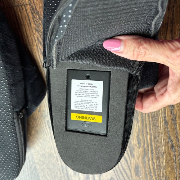 ActionHeat heated slippers - Picture 7 of 9